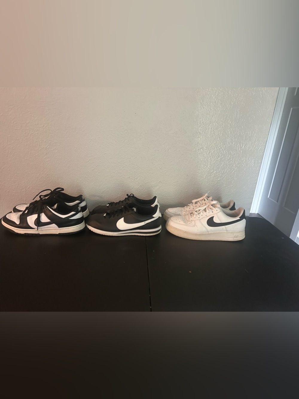 Nike Shoe Bundle Black and White Retro Sneakers 👟  Plus Free New Era NY Fitted 🧢